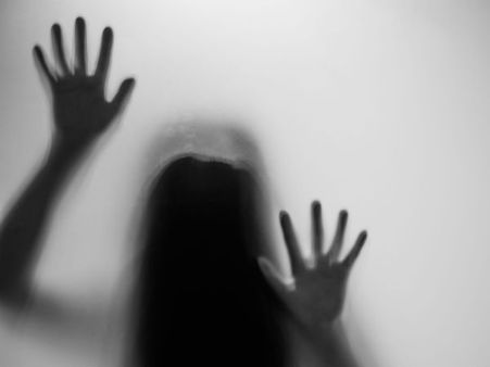 2 இளம் பெண்களை கத்திமுனையில் பலாத்காரம் செய்த டிவி நடிகர் உள்பட 3 பேர் கைது