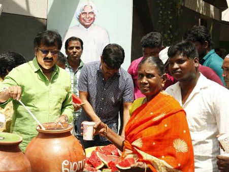 கோடைக்கு நீர் மோர்... கூலான தர்பூசணி... அசத்தறாரே நம்ம சின்ன கலைவாணர்!