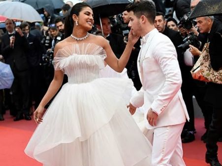 ஆம்பள செஞ்சா தப்பில்ல, நான் செஞ்சா மட்டும் பெரிய குத்தமா?: ப்ரியங்கா சோப்ரா