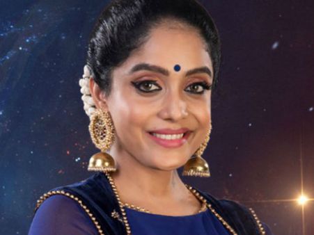 பிக்பாஸ் வீட்டுக்குள்ள நுழைஞ்சவுடனே பசிக்குது பசிக்குதுன்னு பறந்த அபிராமி! கமல் போட்ட சூடு!