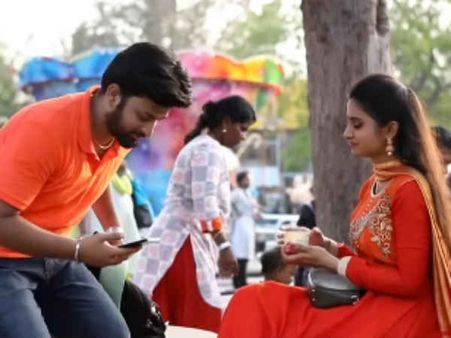 Agni natchathiram serial: டிவியிலும் அக்னி நட்சத்திரம் இப்படித் தாக்குதே!