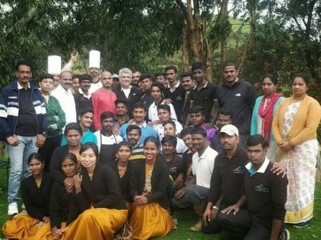 தல போல வருமா.. வைரலாகும் அஜித்தின் புதிய போட்டோ.. ஆனா, ரசிகாஸ் நாம தப்புக் கணக்கு போட்டுட்டோமோ?