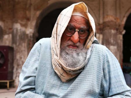 ‘குலாபோ சிட்டாபோ‘ பெரிய மூக்கு, தொப்பி, வெள்ளை தாடி.. அமிதாப் பச்சன் கெட்டப் பாத்தீங்களா?