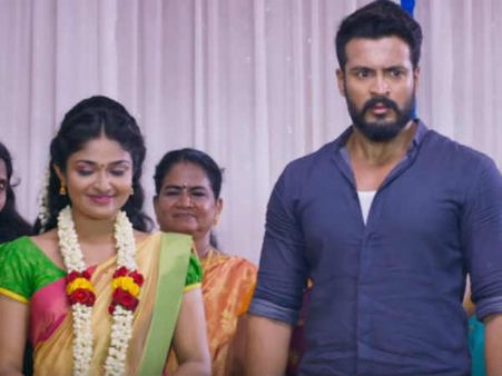 தெய்வ சக்திக்கும்...தீய சக்திக்கும் நடக்கும் கல்யாணம்.... அருந்ததி!