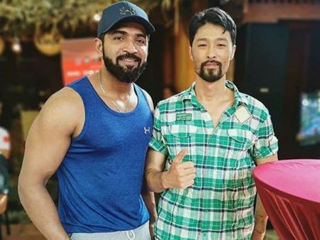 அருண் விஜய்யை குத்த வரும் ரித்திகா!