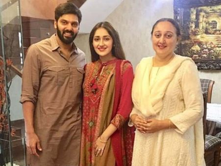 ஆர்யாவுடன் சேர்ந்து 'தல பெருநாள்' கொண்டாடிய சயீஷா: வைரல் போட்டோ