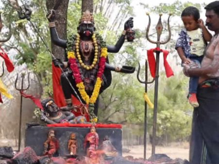 Azhagu Serial: யார் குழந்தையை யாருக்குடா நரபலி கொடுக்கறது?