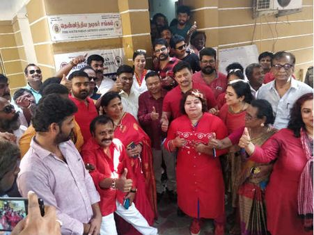 சபாஷ் சரியான போட்டி: நடிகர் சங்க தேர்தலில் பாக்யராஜ் அணியில் யார் இருக்கிறார் தெரியுமா?