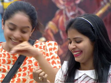 வனிதாவுக்கு சொர்ணாக்கா தங்கச்சி பீர்க்கங்கா.. ஷெரின் லெக் பீஸ்.. அதகளப்படுத்திய 'ஜாங்கிரி' மதுமிதா!