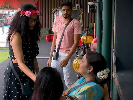 அபிராமிம்மா.. அவ்ளோ நல்லவளா நீ? பிக்பாஸ் வீட்ல என்னன்னவோ நடக்குதே!