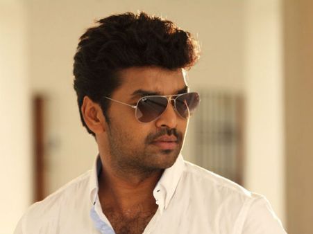 விஜய் என பேரை மாற்றிக் கொண்ட ஜெய்.. எல்லாம் லவ் மேட்டருக்காகத் தான்.. எஸ்.ஏ.சி.யும் ஓகே சொல்லிட்டாரு