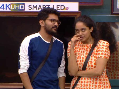 Bigg Boss 3 Tamil: துள்ளுவதோ இளமை - சரவணன் மீனாட்சி கிரஷ்!