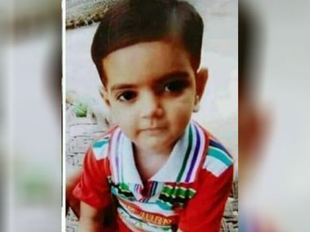 அந்த பாவியை துண்டு துண்டா வெட்டணும்: ட்விங்கிளுக்காக கொந்தளிக்கும் பிரபலங்கள்