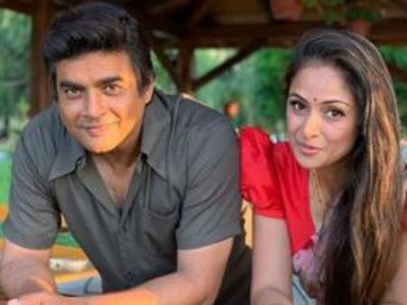 17 ஆண்டுகள் கழித்து மீண்டும் ஜோடி சேர்ந்த மாதவன், சிம்ரன்: வைரல் போட்டோ