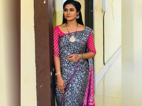 முதல் கணவர் தற்கொலை.. 2வது திருமணத்திற்கு ஒகே சொன்ன பிரபல நடிகை.. காதலரின் போட்டோவை வெளியிட்டார்!