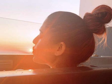 குளித்துக் கொண்டே முத்தம் கொடுக்கும் நயன்.. யாருக்குனு தெரிஞ்சா காண்டாயிடுவீங்க ரசிகாஸ்!