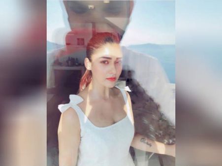 அழகுத் தீவு நயனுடன் கிரேக்க தீவில் விக்னேஷ் சிவன்: வாழ்வு தான் அன்பான இயக்குநரே