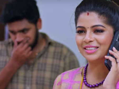 Nila Serial: நிலா தாலியை கழற்றி ஆணியில் தொங்கவிட்டதை வெண்மதி பார்த்துட்டா!