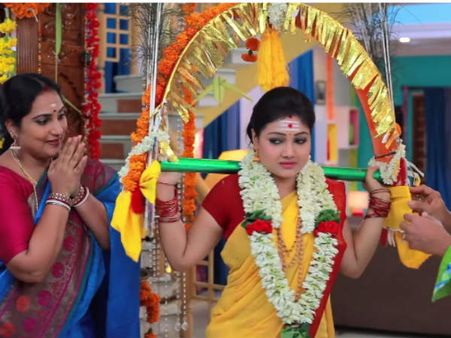 ரோஜா முருகனுக்கு விரதம் இருந்து... காவடி தூக்கி....அரோகரா...!