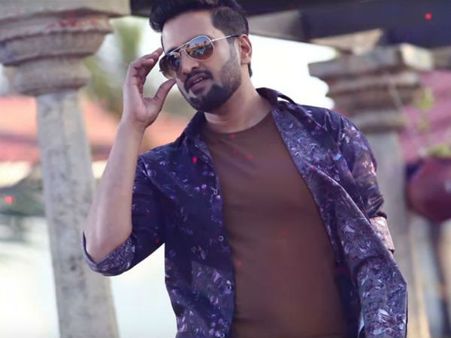 Actor Santhanam: ஹீரோவா சூப்பர் ஹீரோவா.. குழப்பத்தில் சந்தானம்!