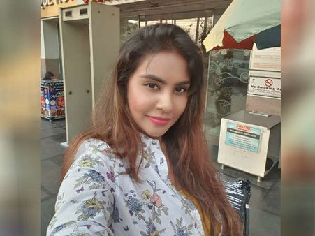 எனக்கு ஒரே ஆள் எல்லாம் செட் ஆகாது.. புதுசு புதுசா வேணும்.. திருமணம் பற்றி ஸ்ரீரெட்டி ஷாக் பதிவு!