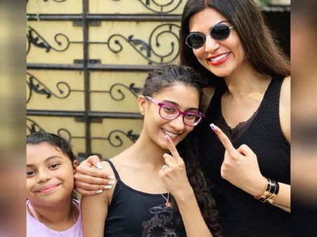 16 வயது மகளுக்கு அதிர்ச்சி கொடுத்த அழகி நடிகை