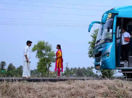 மாமன்தான் படிக்க அனுப்பிட்டானே...நீங்க எதுக்குடா செல்ஃபி எல்லாம்....?