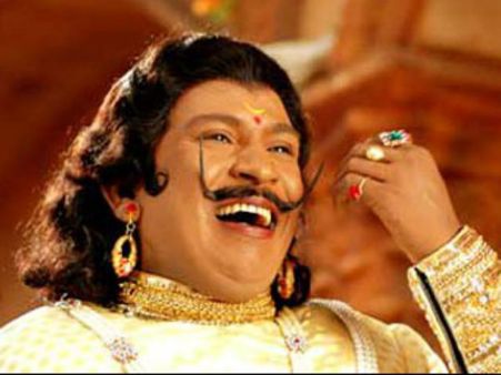 என்ன அகந்தை, ஆணவம், கோமாவிலேயே இருங்க நேசமணி: வடிவேலுவை விளாசிய நவீன்