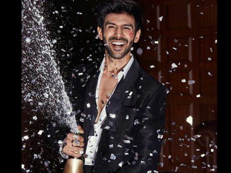 அன்று ரயில் டிக்கெட் எடுக்க காசு இல்லை, இன்று ரூ. 1.60 கோடிக்கு வீடு: கலக்கும் ஹீரோ