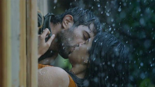 விஜய் தேவரகொண்டாவுடன் லிப் லாக்.. நடிகை சொன்ன விளக்கத்தை கேளுங்க!