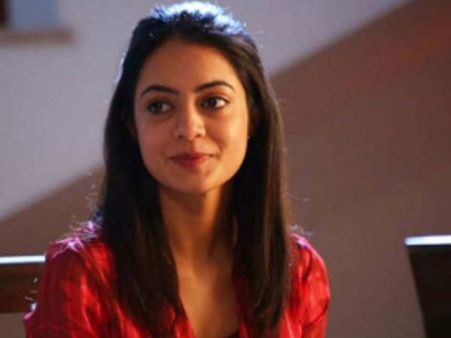 அப்பாவின் மரணத்தால் இத்தனை நாள் நடிக்காமல் ஒதுங்கியிருந்தேன்.. நடிகை உருக்கம்!