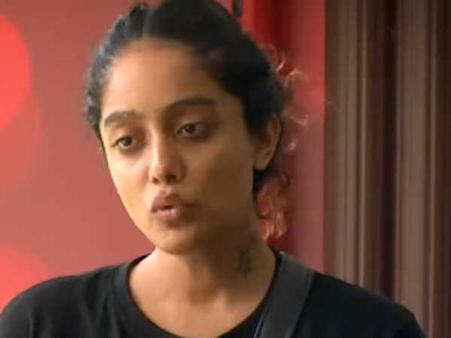 மறுபடியும் பேய் முருங்க மரத்துல ஏறிடுச்சு.. வௌங்கிடும்.. அபியை வெளுத்து வாங்கும் நெட்டிசன்ஸ்!