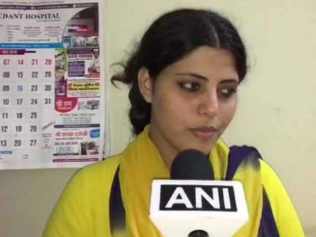 “ரூ.100 பத்திரத்தில் முத்தலாக் கூறி என்னை விவாகரத்து செய்தார்..” கணவர் மீது பிரபல நடிகை பகீர் புகார்