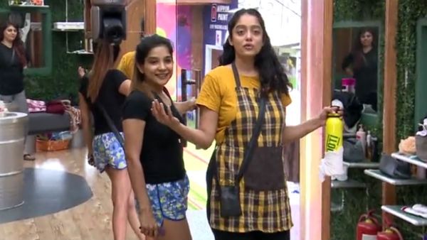 அடிச்சு மூஞ்ச ஒடைச்சுருவேன்.. சாக்ஷி போட்ட குண்டு.. மீராவை தாக்க தயாராகும் அபிராமி ஐயர்!