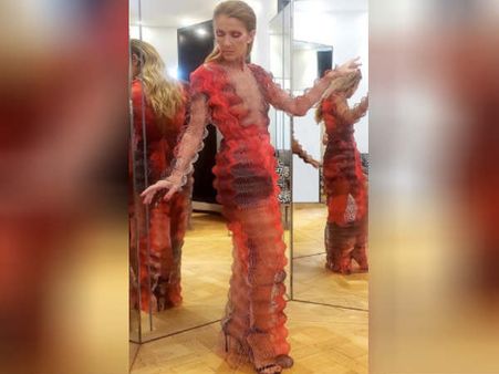 எலும்பு இருக்கு, சதை எங்கே?: பிரபல பாடகியை பார்த்து ரசிகர்கள் அதிர்ச்சி