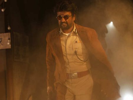 Darbar: மாஸ்.. கிளாஸ்.. வெறித்தனம்.. வாட் எ மேன்.. தலைவர் வாவ்.. செம மகிழ்ச்சியில் ரஜினி ரசிகர்கள்!