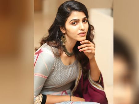 அசால்டாக ‘அந்தர்பல்டி’ அடித்த ரஜினி மகள்.. கை உடைஞ்ச பிறகும் இந்தப் பொண்ணு திருந்தலையே!