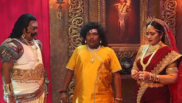 அய்யயோ என்ன நடக்குது.. பேஸ்புக்கில் லைவ்வாக டெலிகாஸ்ட்டான தர்மபிரபு.. அதிர்ந்து போன படக்குழு!