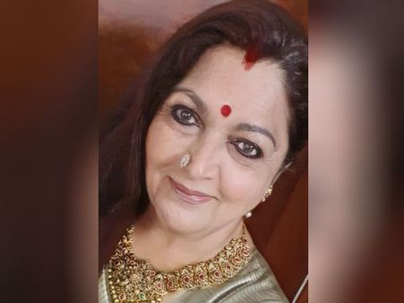 குஷ்பு வயசானா எப்படி இருப்பாங்க? அவங்களே போட்ட போட்டோ! #oldfacechallenge