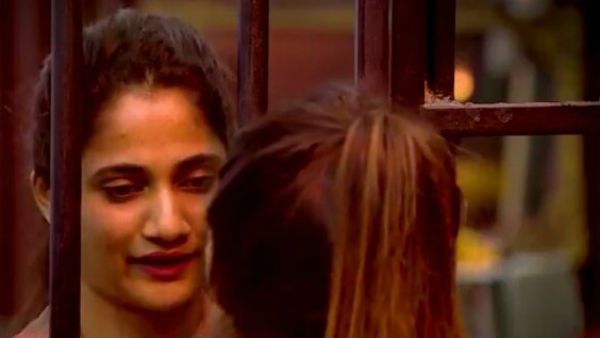 என்னம்மா பேசுற? அந்த வேலைய பார்க்க ஆரம்பிச்சுட்டியா? லாஸ்லியாவை பார்த்து கடுப்பாகும் நெட்டிசன்ஸ்!