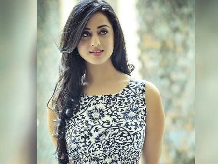 கல்யாணம் ஆகல ஆனால் 3 வயதில் குழந்தை இருக்கு: குண்டை தூக்கிப் போட்ட நடிகை