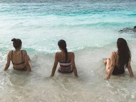 நான் நிக்கர் போடும் ஆன்ட்டியா?: பிகினி போட்டோ வெளியிட்ட பிரபல நடிகை