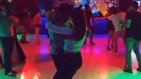 என்னம்மா இது.. பப்பில் ஆண் நண்பருடன் செம செக்ஸி டான்ஸ் போடும் மீரா.. வைரலாகும் வீடியோ!