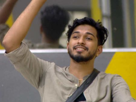 என்னது பிக் பாஸ் வீட்ல எம்.ஜி.ஆரா... இத்தனை நாளா இதை கவனிக்காமா விட்டுட்டோமே!