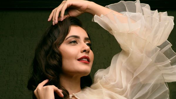 நீச்சல் உடை ஒரு கேடான்னு கேட்ட ரசிகர்கள், செய்கையில் பதிலடி கொடுத்த விஷால் ஹீரோயின்