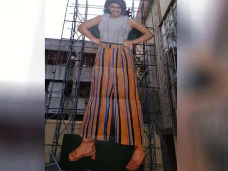 யப்பா.. இவ்ளோ பெரிய கட்அவுட்டா.. எனக்கா.. நம்ப முடியலையே.. ஆச்சரியத்தில் சமந்தா!