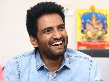 சிரிக்க வையுங்கன்னா.. கிச்சுகிச்சு மூட்டியா சிரிக்க வைக்க முடியும்.. பேசவிட்டாதான.. சந்தானம் பொளேர்!