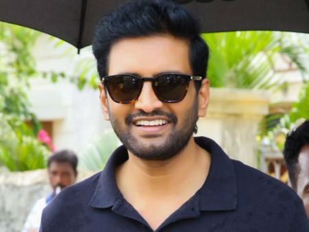 எலும்பும் தோலுமாக பார்க்க பாவமாக இருக்கும் சந்தானம்: ஏன் தெரியுமா?