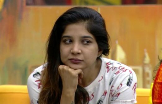 பிக்பாஸ் வீட்டில் இருந்து இன்று வெளியேறபோவது யார்? வெளியேற்றப்பட வேண்டியது யார்?