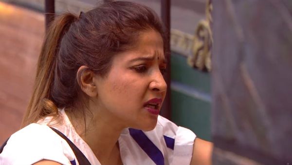 மீராவுக்கு லூசு பட்டம் கட்டிவிட்டு நல்லவள் போல் அழுத சாக்ஷி.. குறும்படம் போடுவாரா கமல்?